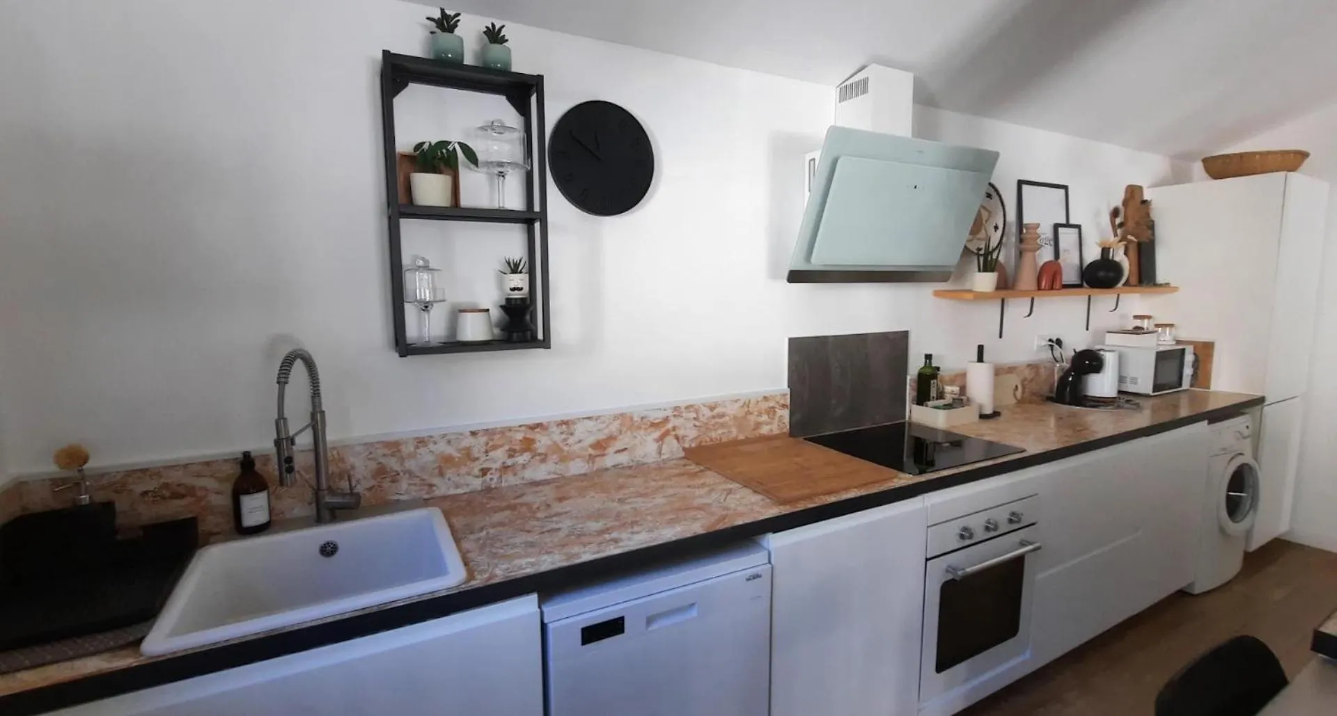 Gite Des Bartavelles Saint Didier  Holiday home Saint Didier (Vaucluse)