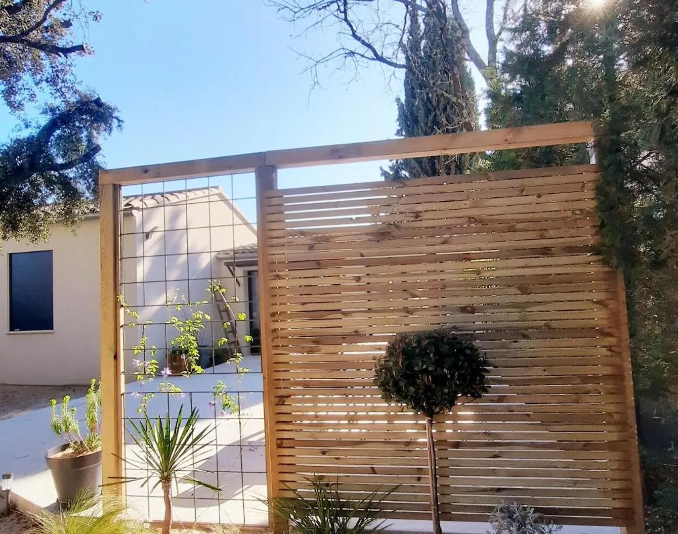 Gite Des Bartavelles Saint Didier  Holiday home Saint Didier (Vaucluse)